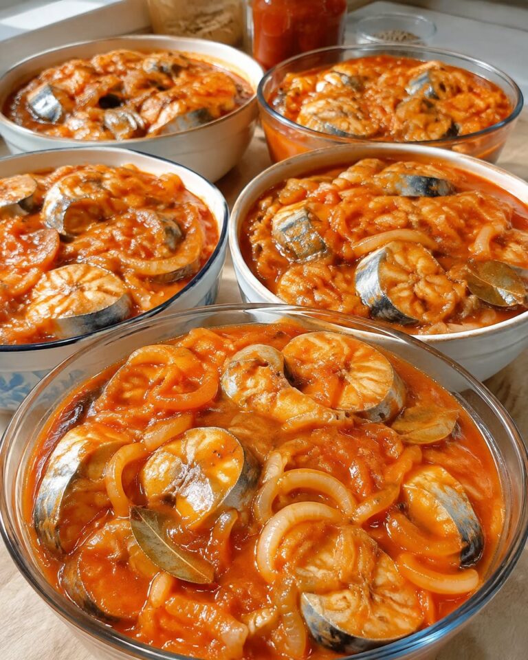 Scrumbie marinată în sos picant de roșii 🐟🌶️