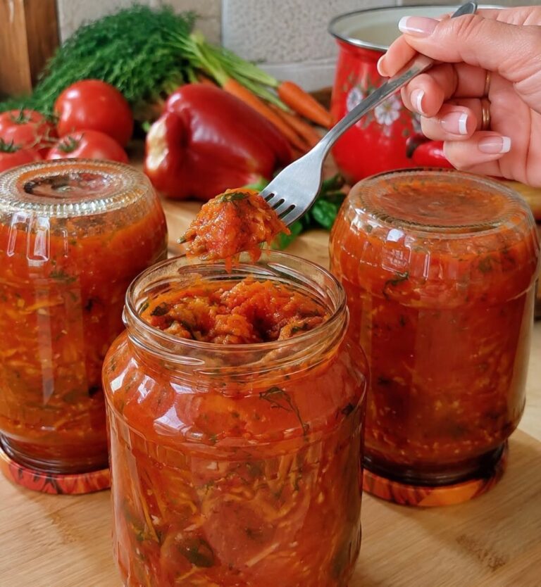 Salată de roșii pentru iarnă, cu ardei gras și morcov 🍅 uite o rețetă de bunici