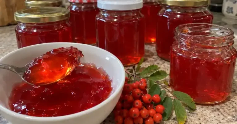 Gem de Rowan: O Delicatesă Plină de Vitamine și Tradiție