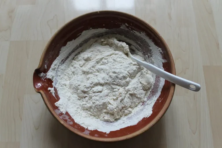 Cum să prepari un delicios tort de mere și mac acasă