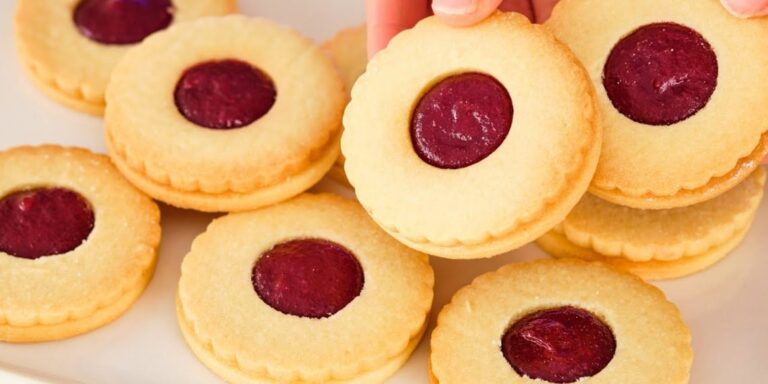 Biscuiți fragezi cu gem